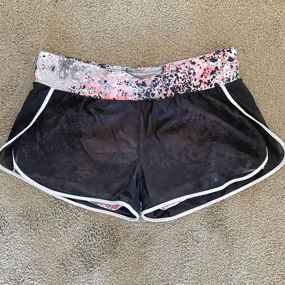 Fabletics Renata Black Mesh Overlay Shorts Women’s Size Large - Picture 1 of 6